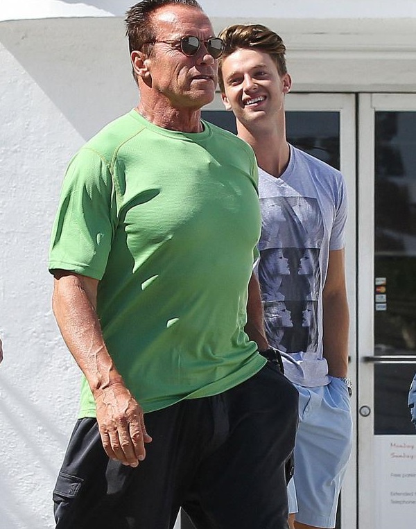 Arnold Schwarzenegger Photo (  )   