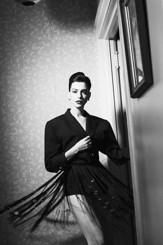   (Anne Hathaway)  -   /  - 5