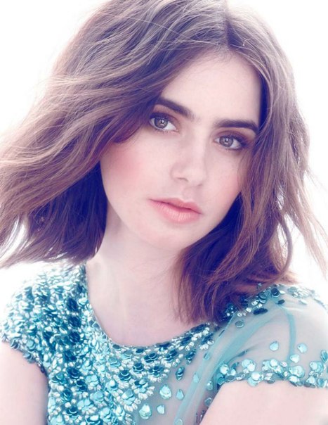 Lily Collins Photo (  )   /  - 2
