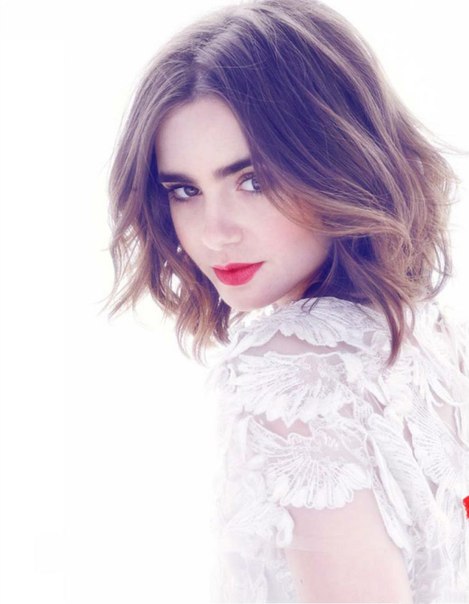 Lily Collins Photo (  )   /  - 4