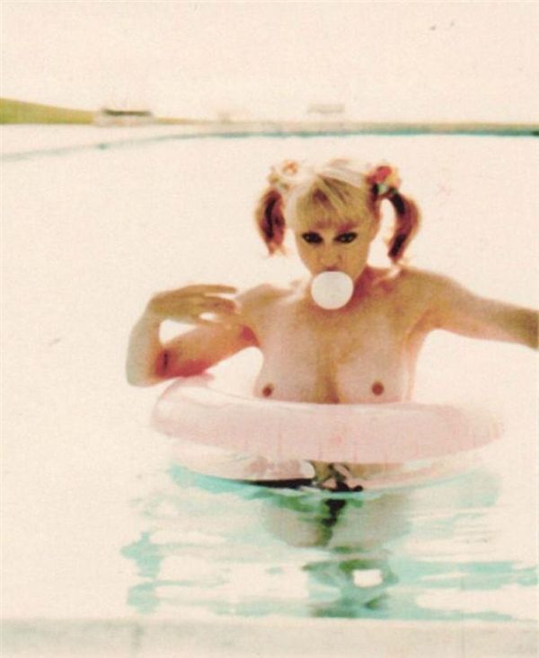  В сети появились редкие фотографии молодой Мадонны